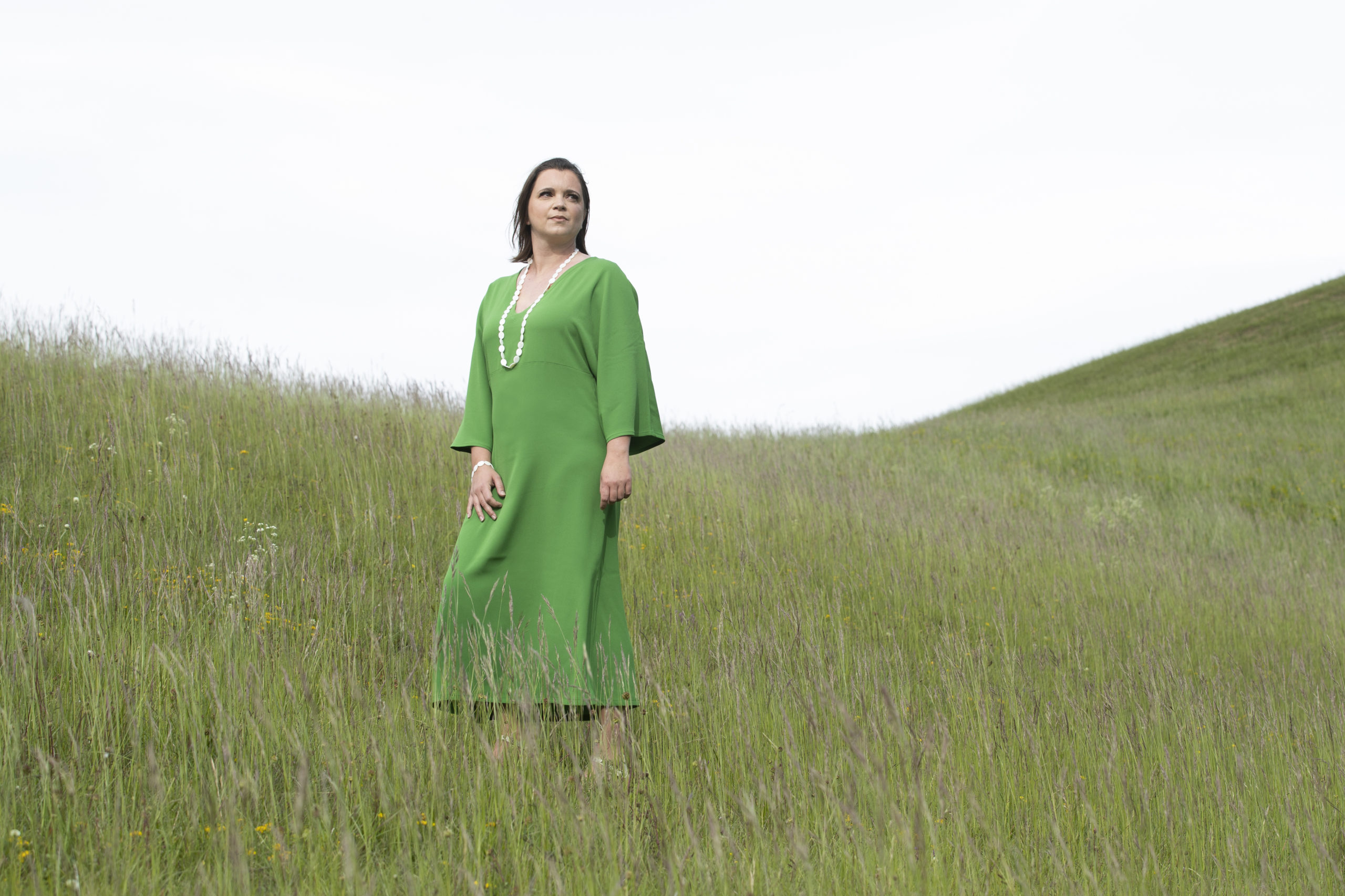 HANAÉ robe vert pomme crêpe envers satin – Image 5