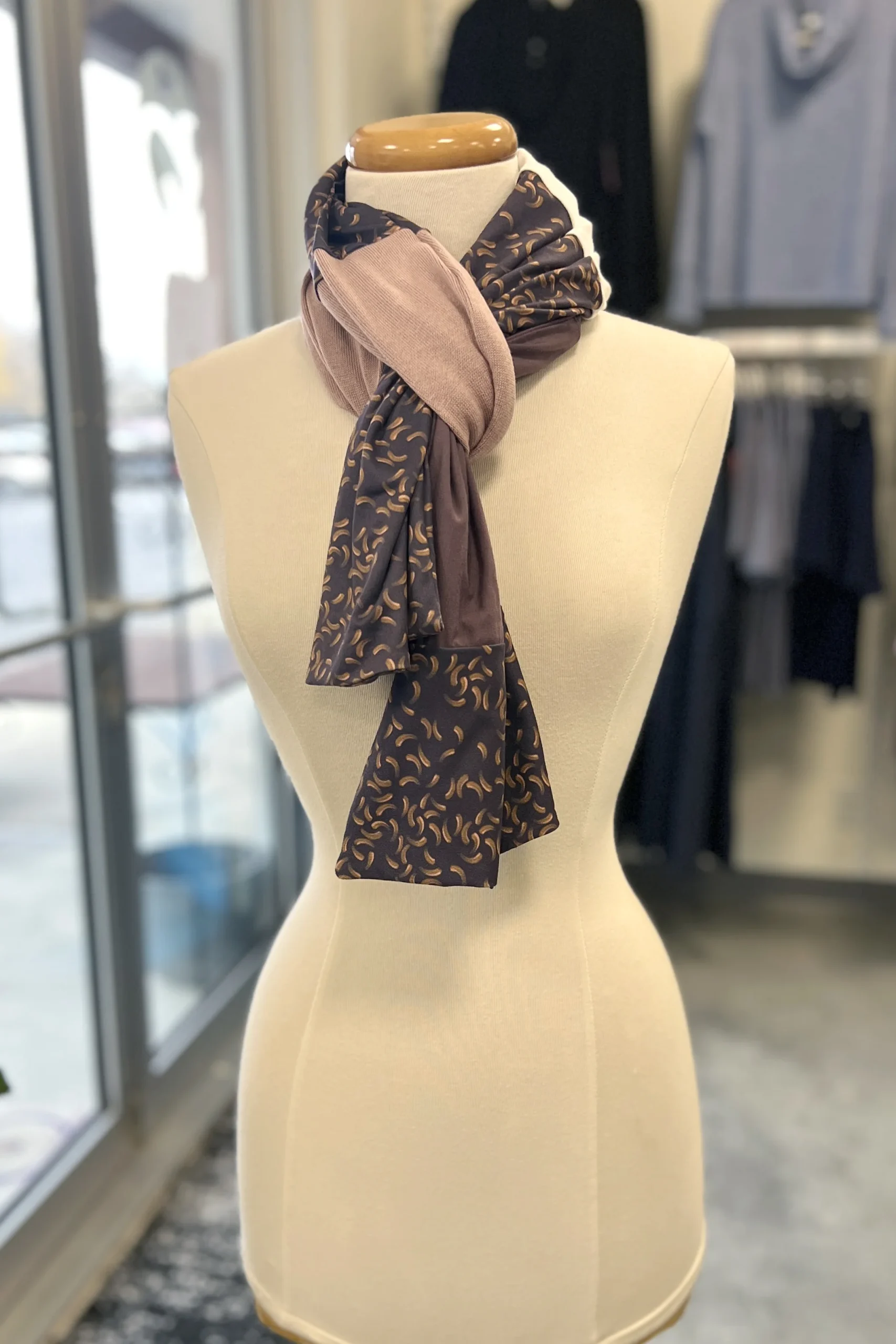 Foulard Atelier - Série Violet – Image 4