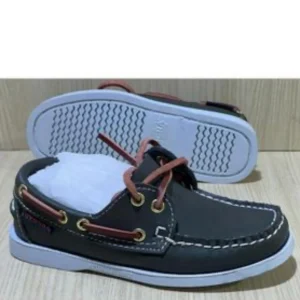 Sebago Noir – Sobriété et élégance au quotidien