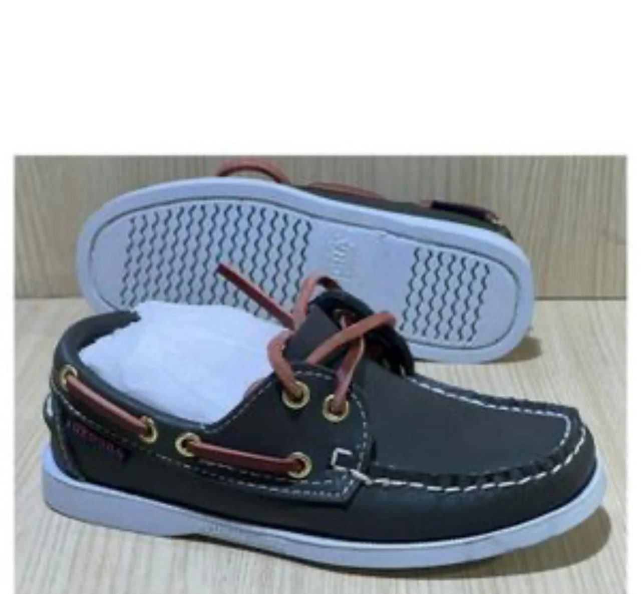 Sebago Noir – Sobriété et élégance au quotidien