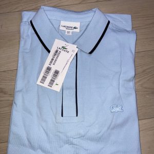 Polo Lacoste Bleu Ciel : Élégance Décontractée