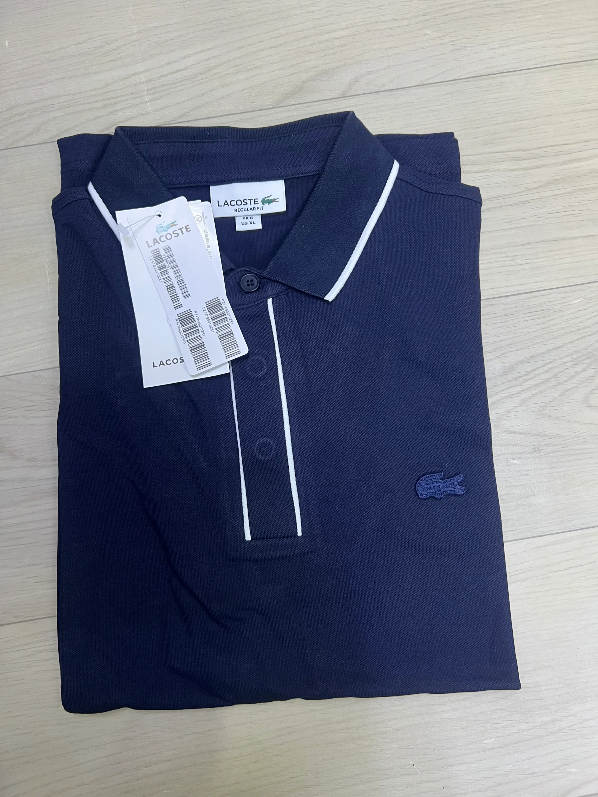 Polo Lacoste bleu de nuit pour homme – élégance et style intemporel – Image 2