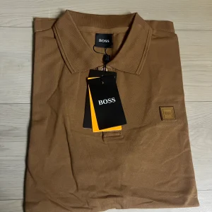 Polo Lacoste marron pour homme – élégance naturelle et confort premium