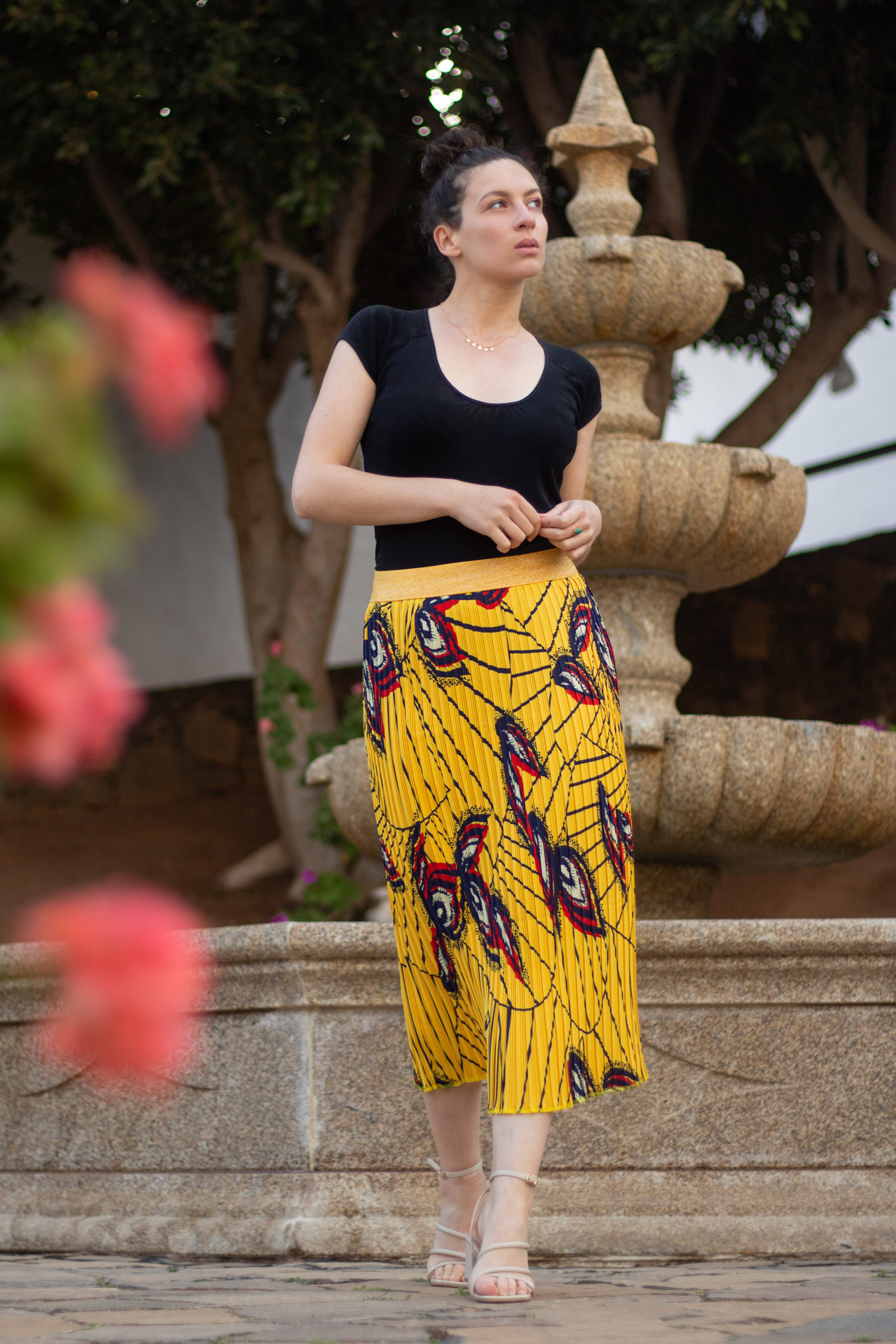 LOLA longue plissée jaune à motifs