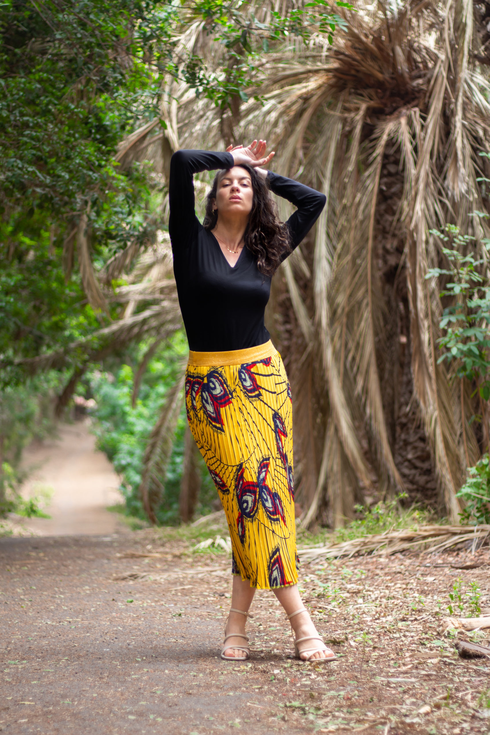 LOLA longue plissée jaune à motifs – Image 4