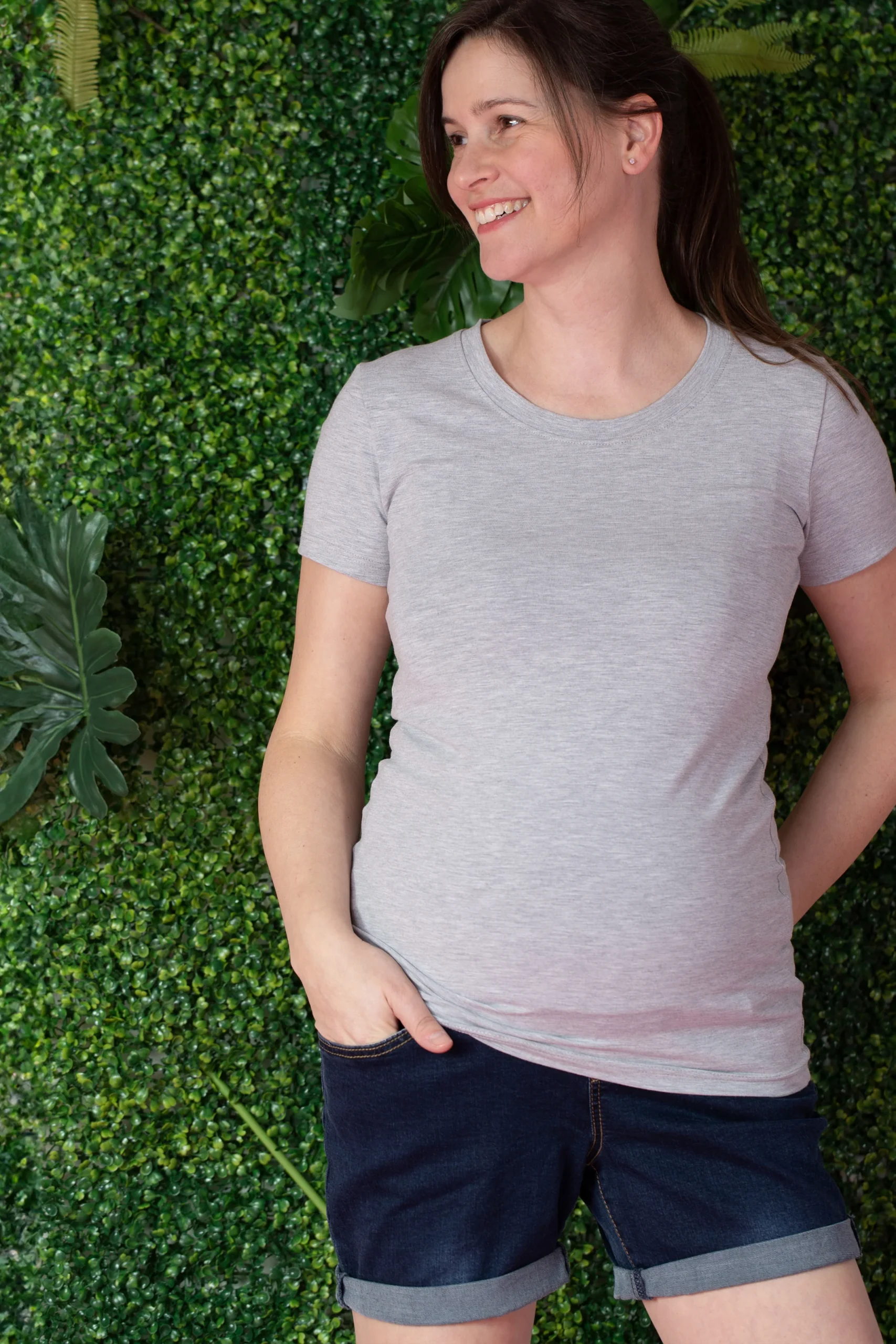 T-shirt Maternité de base - Gris Pâle – Image 2