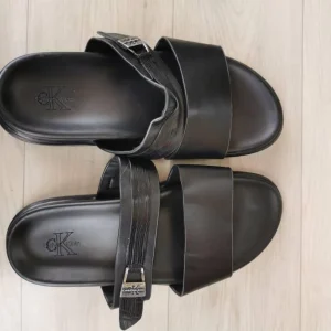 Sandales CK Homme – Sobriété & Signature Moderne
