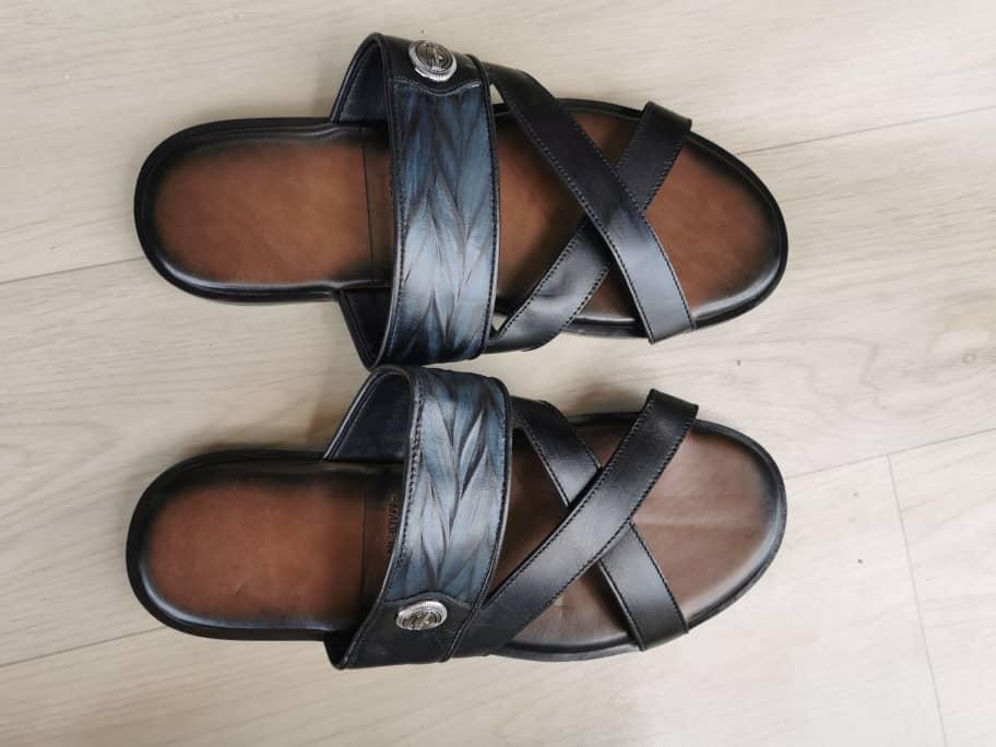 Sandales à Bride Croisée marron/noire – Image 2