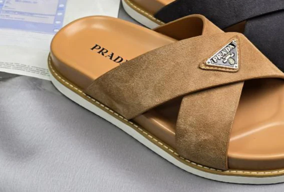 Sandale Prada Homme Marron Clair – Élégance et Confort au Quotidien – Image 2