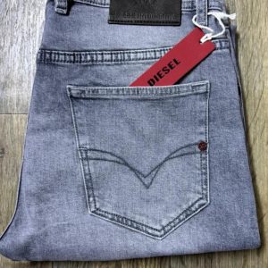 Jean Gris Dénudé Homme Diesel – Look Tendance et Détente Assurée