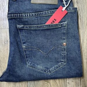 Jean Diesel Bleu Homme – Denim Authentique et Style Moderne