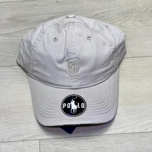 Casquette gris clair à patch brodé