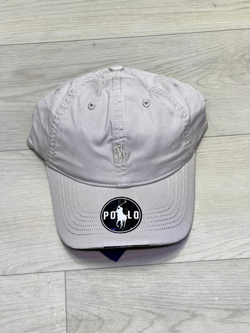 Casquette gris clair à patch brodé