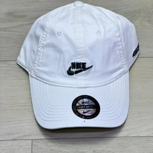 Casquette Blanche Brodé “NIKE”