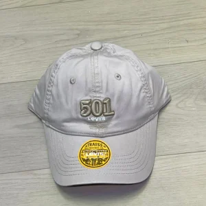 Casquette Beige Brodé “LEVIS 501”
